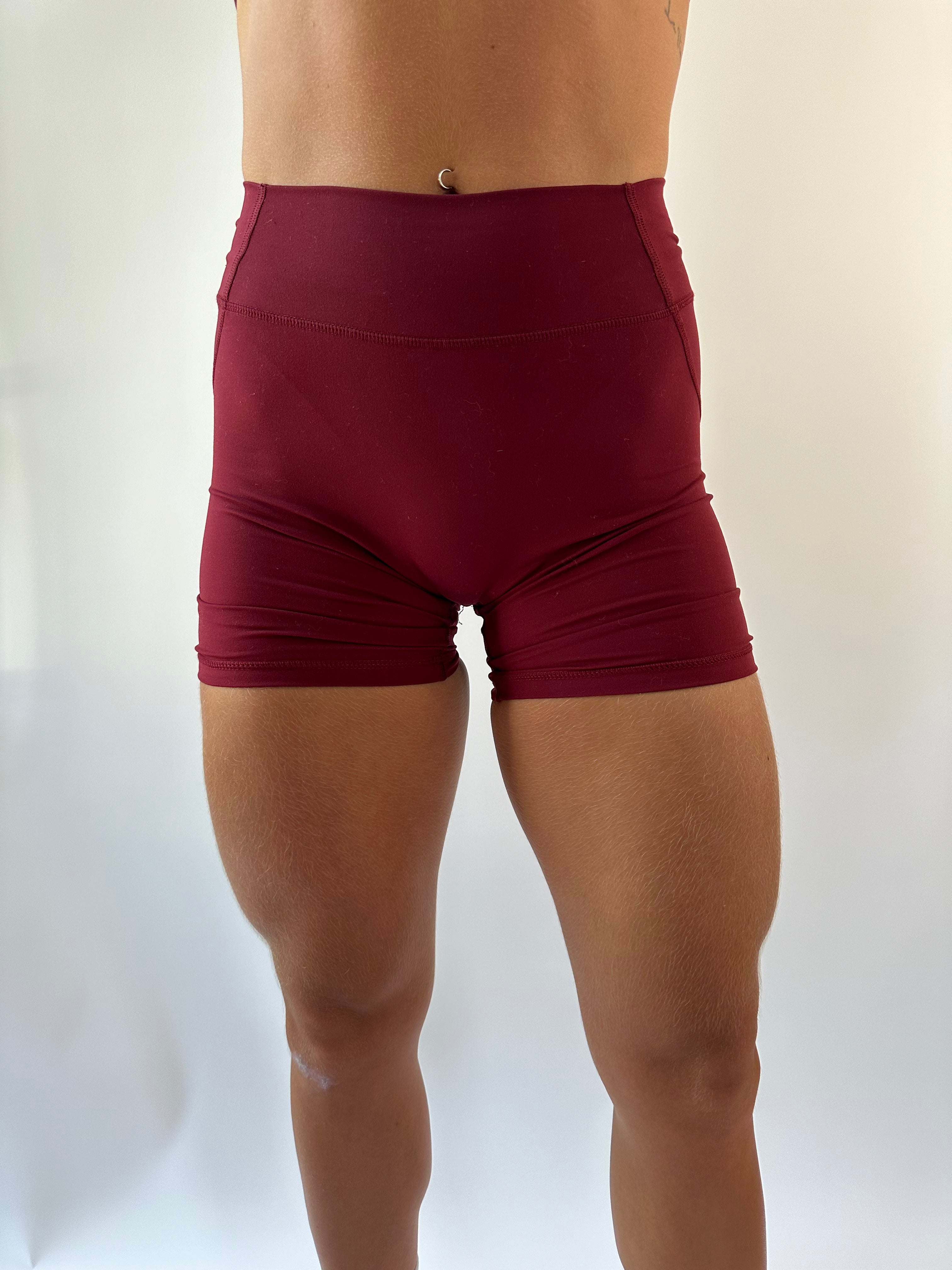 Shorts de sport élégants, fabriqués à la main au Québec par aphrodite, alliant confort exceptionnel et performance, parfaits pour tous vos entraînements.